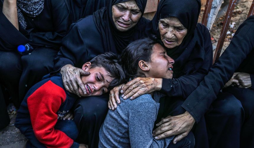 Fransız öğretmen, öldürülen Filistinliler için sınıfta saygı duruşu yapıldığı için görevden uzaklaştırıldı