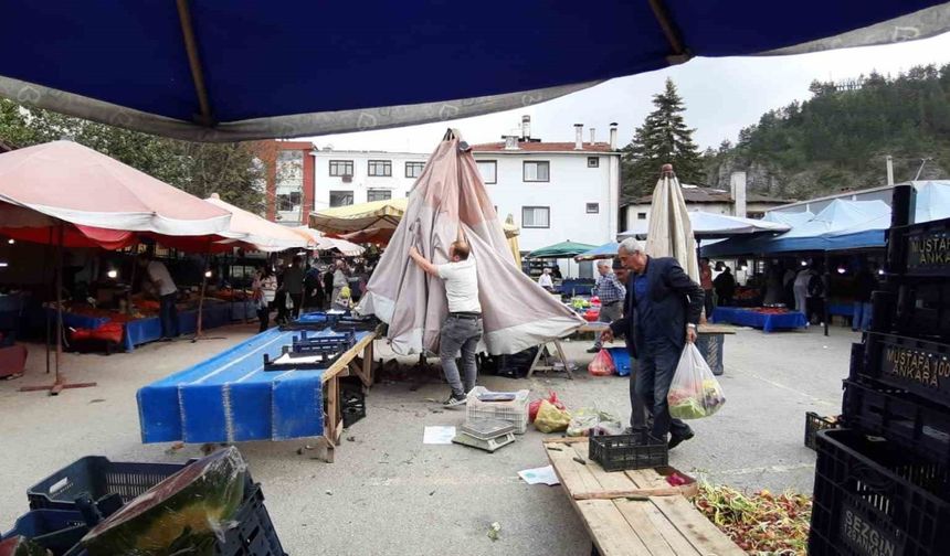 Aniden bastıran fırtına hayatı olumsuz etkiledi