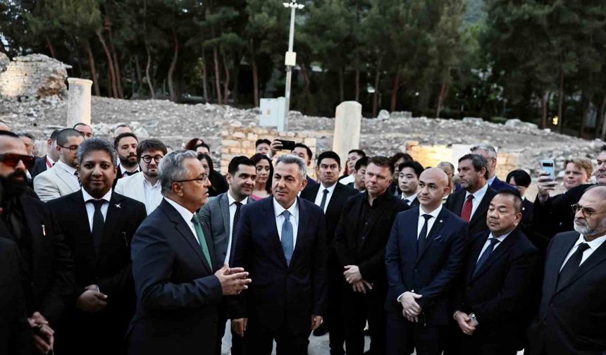 Dünyanın Gözü İzmir’de: THY’den Efes’te Turizm Çıkarması!