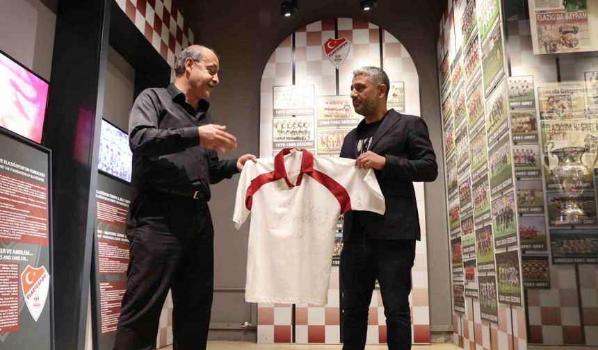 Elazığspor’un ilk kez Süper Lige çıktığı formayı, 23 yıl sonra müzeye bağışladı