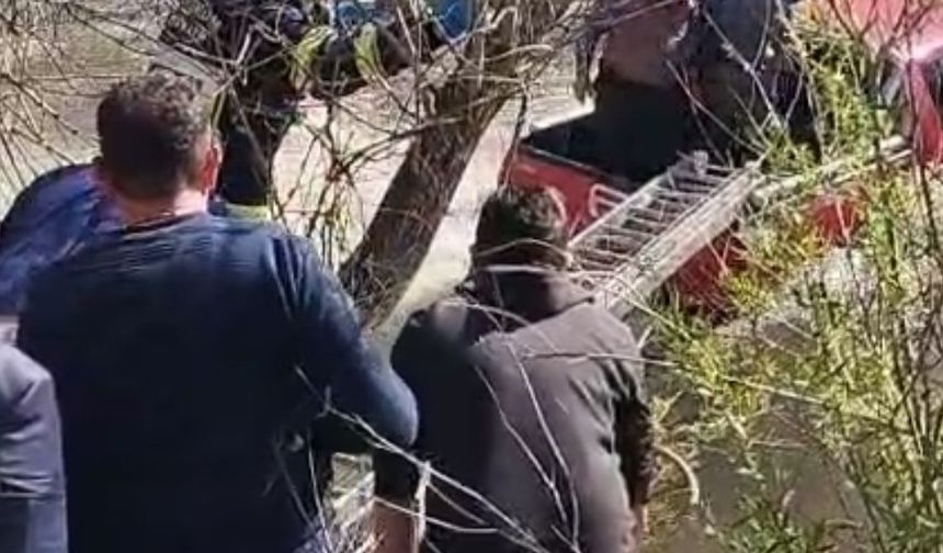 Erzurum'da sürücü aracıyla dereye uçtu