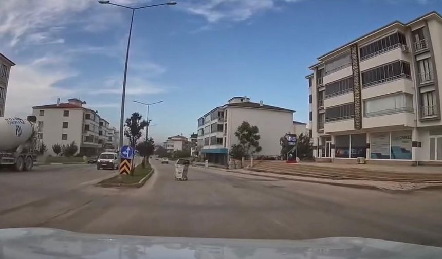 Fırtına Elazığ’da Hayatı Felç Etti: Çöp Konteyneri Yolda ‘Gezintiye’ Çıktı