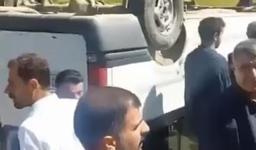 Hakkkari'de Öğrenci Servisi Takla Attı: 13 Yaralı