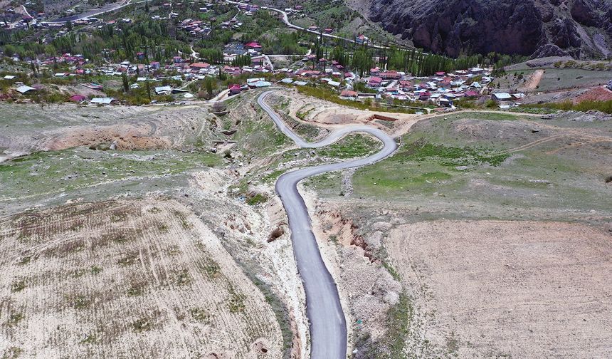 Malatya’da bu köyün 2 kilometrelik yol sorunu 36 yıl sonra çözüldü!