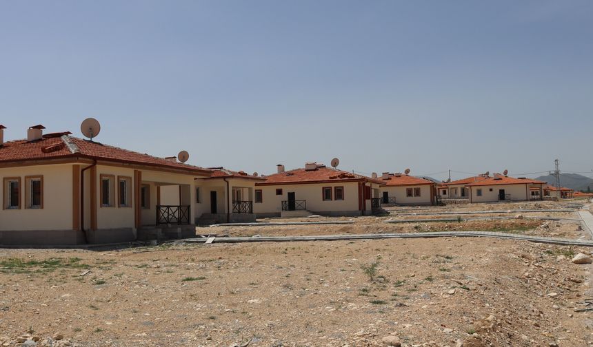 Akçadağ İkincilerde kuralar çekildi, evler bitmedi!