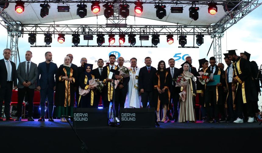 İnönü Üniversitesi yeni mezunlarını verdi