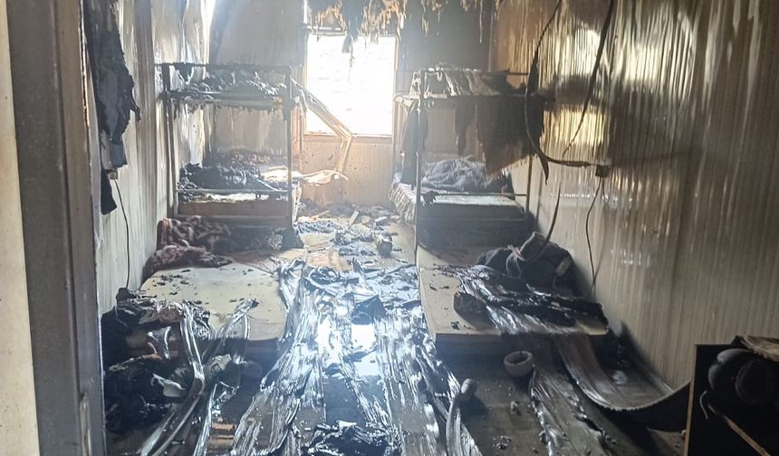 Malatya'da işçilerin kaldığı konteynerler yandı