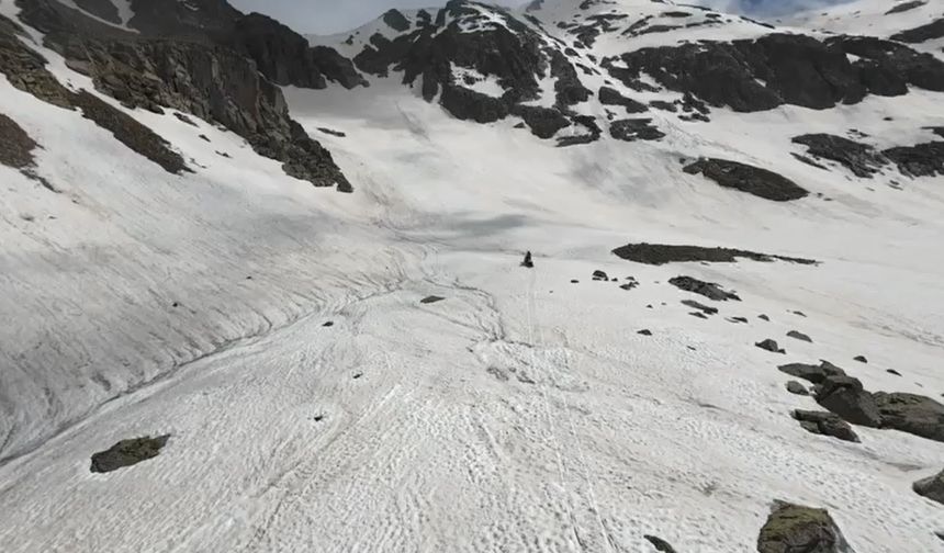 Ovit Dağı, Haziran’da kar keyfi sundu!