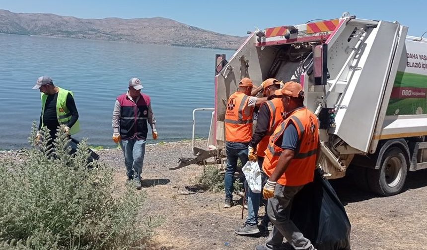 Elazığ'ın incisi Hazar'da 40 ton çöp toplandı
