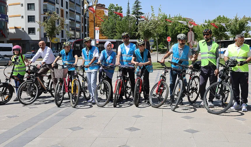 Elazığ’da pedallar sağlık için çevrildi