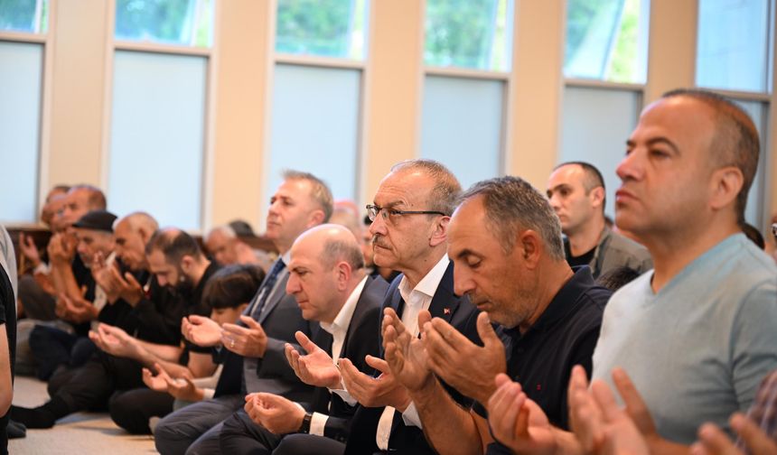 Malatya'da bayram namazında camiler doldu, taştı