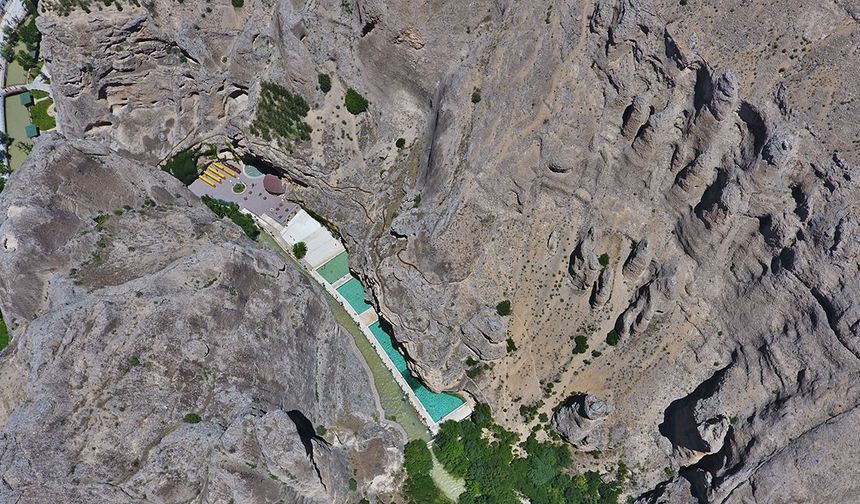 Malatya’da dağın arasında eşsiz güzellik