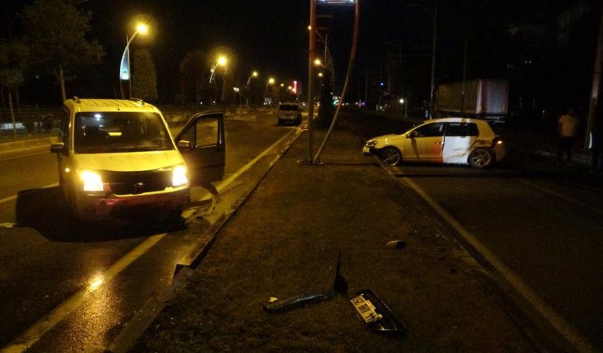 Malatya'da Gece Yarısı Kaza: İki Araç Çarpıştı, 2 Yaralı