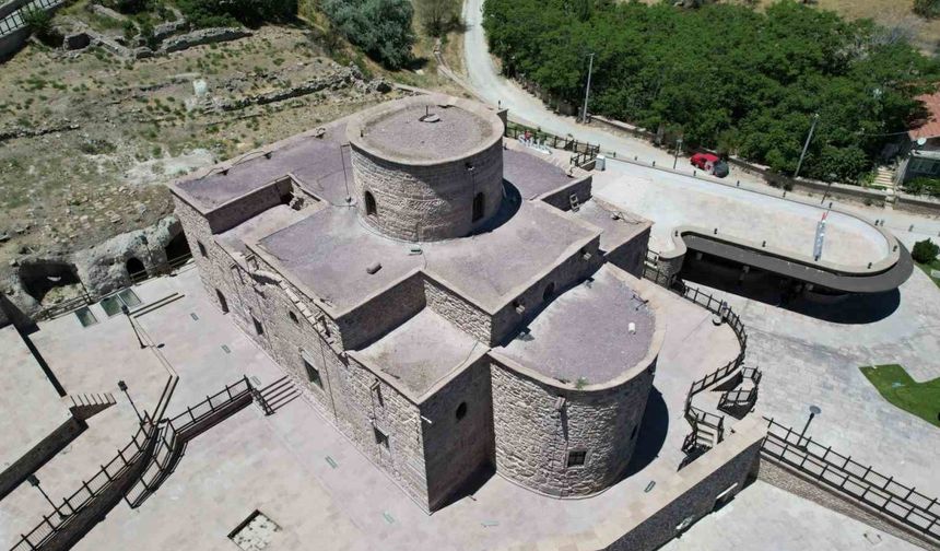 Bin 700 yıldır ayakta olan kilise, müze olarak ziyaretçilerini ağırlıyor