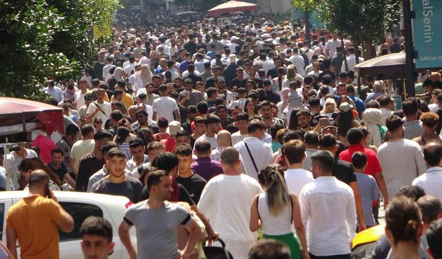Türkiye, Nüfusuyla Dünyada 18. Sırada: Genç Ama Yaşlanıyor!