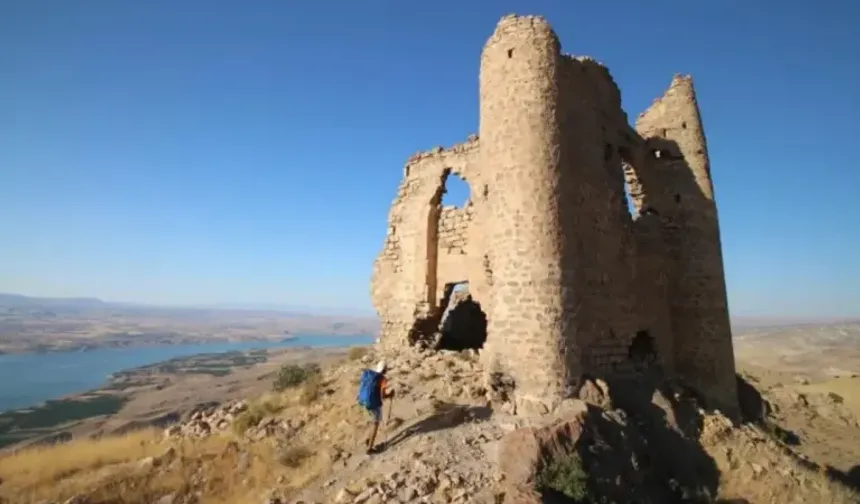 Bir Adımda Bin Yıl: Mor Ahron