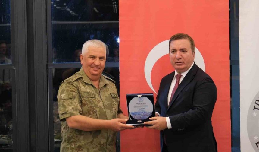 Emekli olan Paşalara veda yemeği
