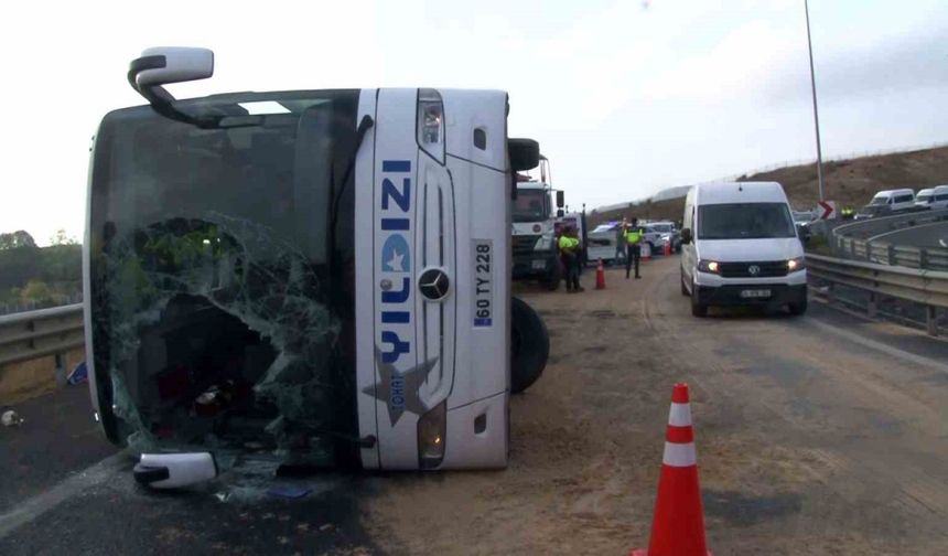 Kuzey Marmara Otoyolu’nda yolcu otobüsü devrildi: 3 ölü, 20 yaralı