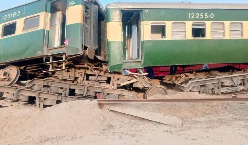 Pakistan’da tren kazası: 1 ölü, 24 yaralı