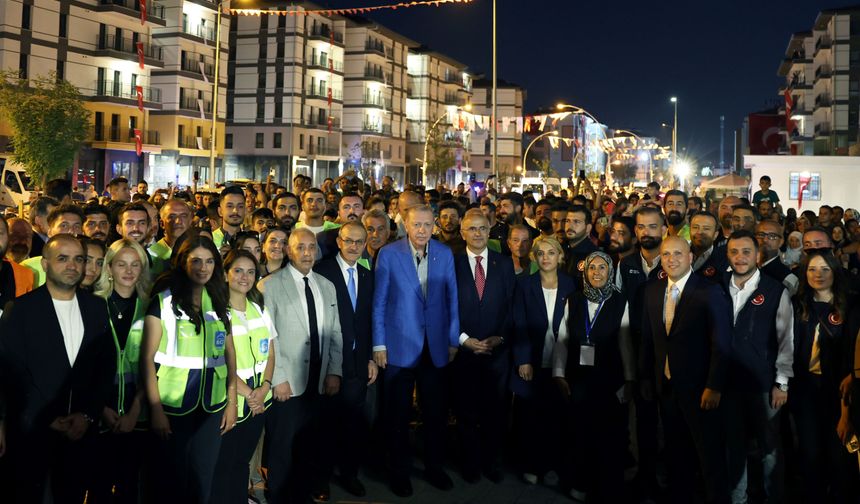 Erdoğan'dan Malatya'da Depremzede Aileye Sürpriz Ziyaret