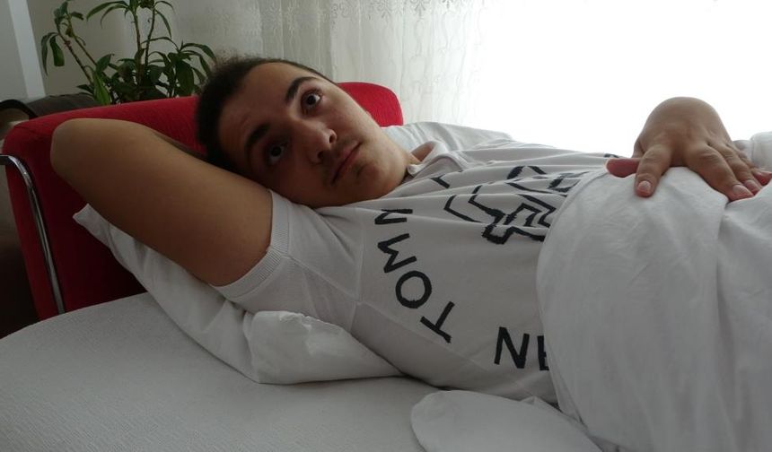 Depremde dili boğazına kaçan Muhammed'in yaşam mücadelesi sürüyor