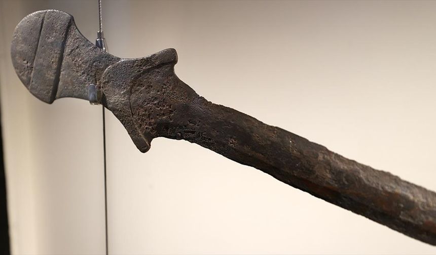 Arslantepe'deki kılıçlar tarihe ışık tutuyor