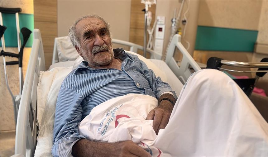 Bidondakinin benzin olduğunu ateşle anlamaya çalışınca az daha bacağından olacaktı