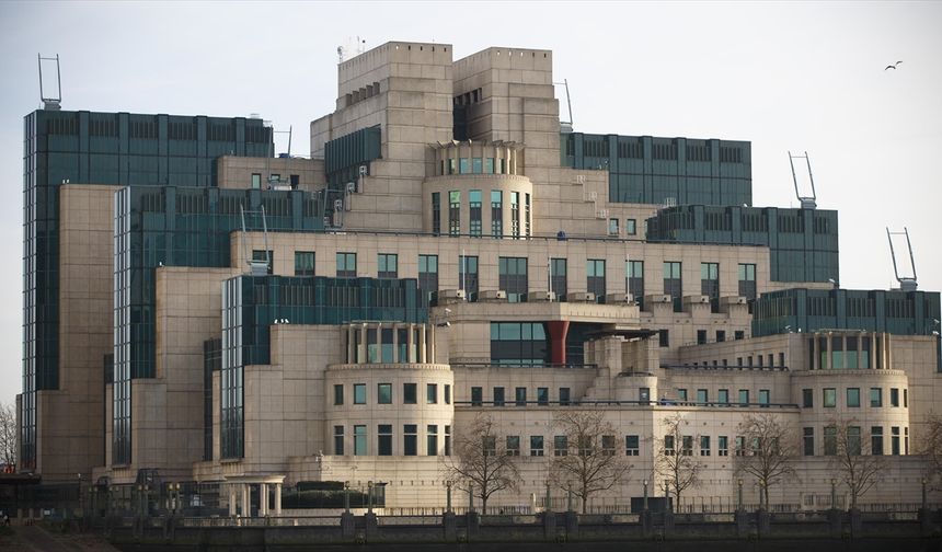 Dedesi Nazilerle işbirliği yapan Metreweli, MI6'nın ilk kadın başkanı oldu