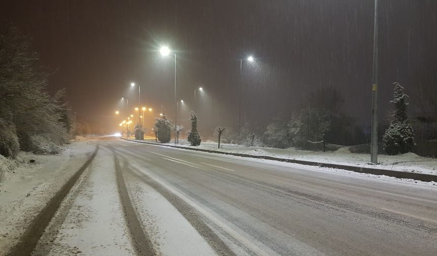 Malatya-Sivas arasında yoğun kar yağışı…. O yollar trafiğe kapatıldı