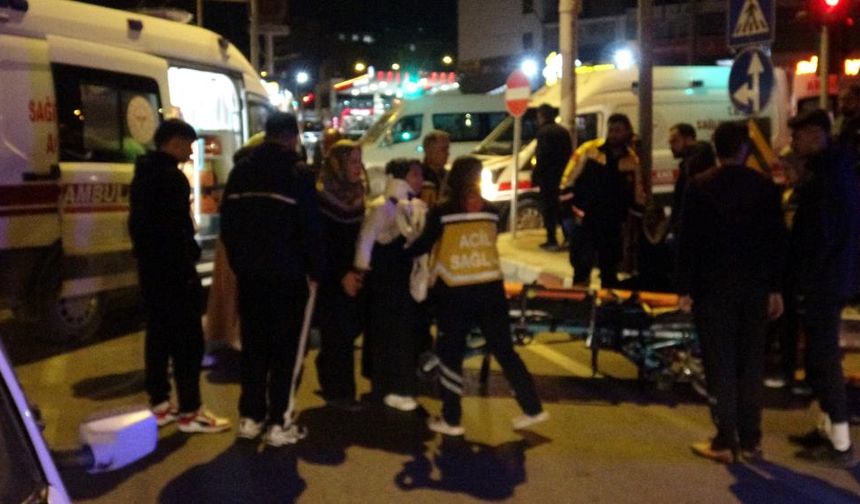 Malatya’da Kavşakta Kaza: 3 Yaralı, Sürücü Aracını Bırakıp Kaçtı!