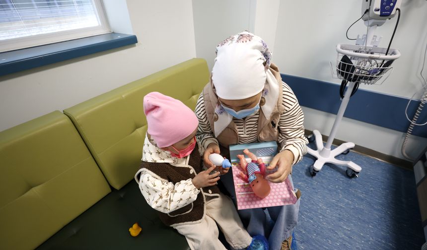 Kırgızistanlı minik Aruuzat, Malatya’da hayata tutundu!