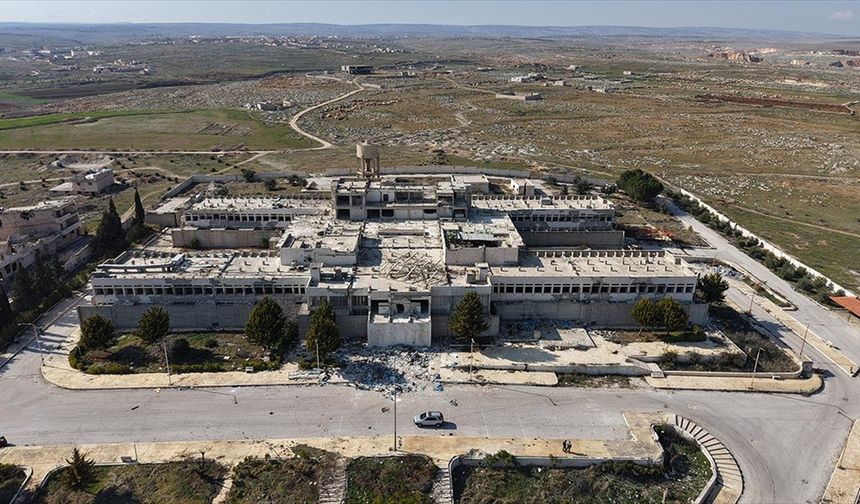 Suriye'de devrik rejiminin saldırılarında yıkılan Maarratünnuman Hastanesi yeniden hizmete açılmayı bekliyor