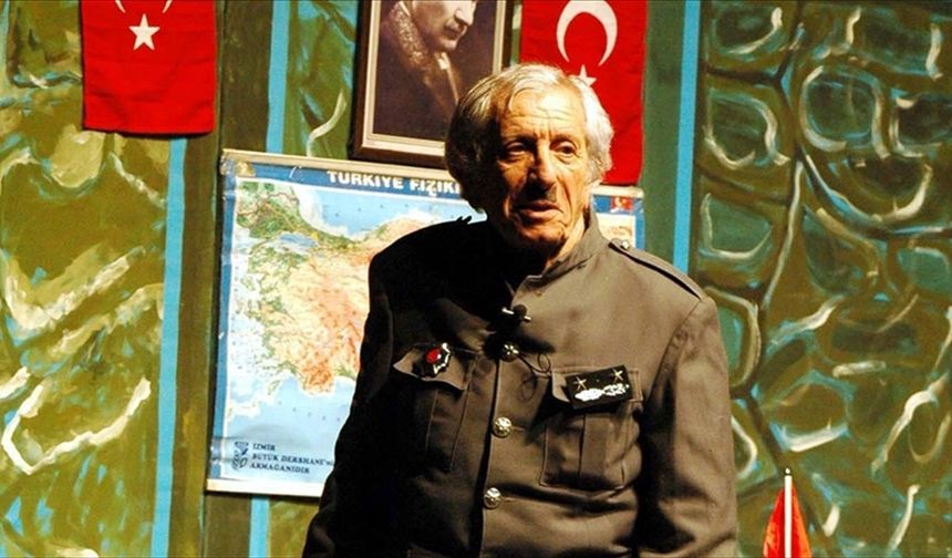 Tiyatroyla Taçlanan Bir Ömür: Nejat Uygur