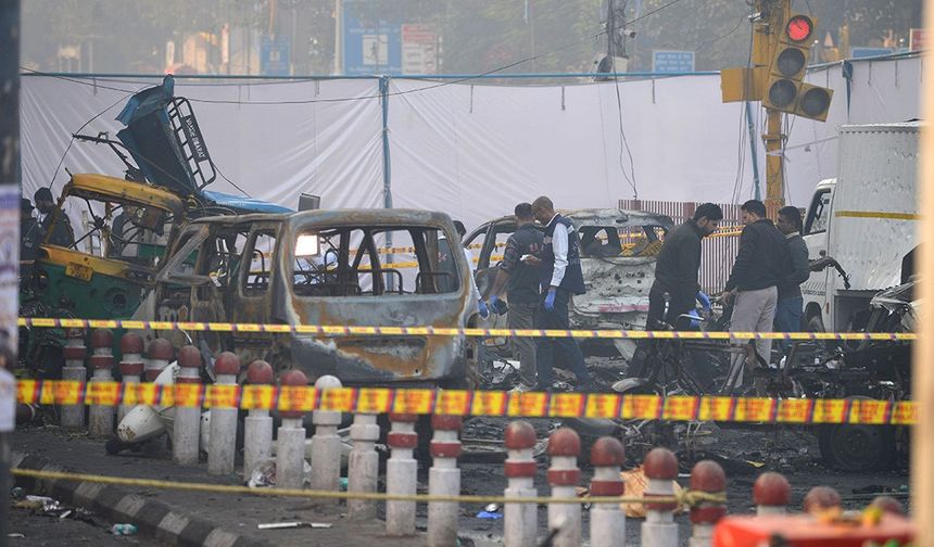 Yeni Delhi’de Kızıl Kale Civarında Patlama, 13 Ölü, 10 Gözaltı