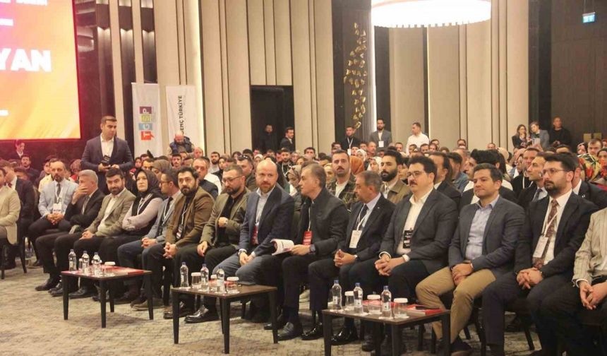 AK Parti Sözcüsü Ömer Çelik ve Bilal Erdoğan Şanlıurfa’da gençlerle buluştu