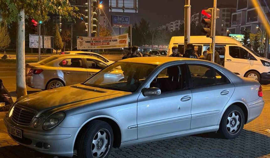 Aracına binerken silahlı saldırıya uğradı: 1 ölü