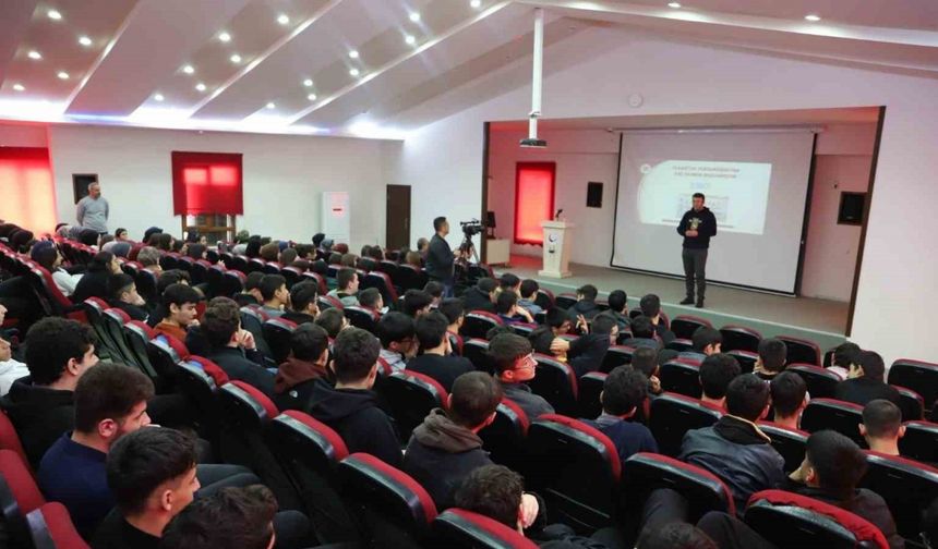 Elazığ’daki liselerde Fırat Üniversitesi tanıtıldı