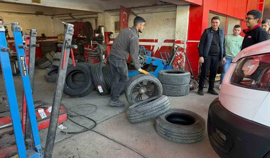 Lastikçilerde kış yoğunluğu: Sürücüler kış lastiği değişimi için akın ediyor