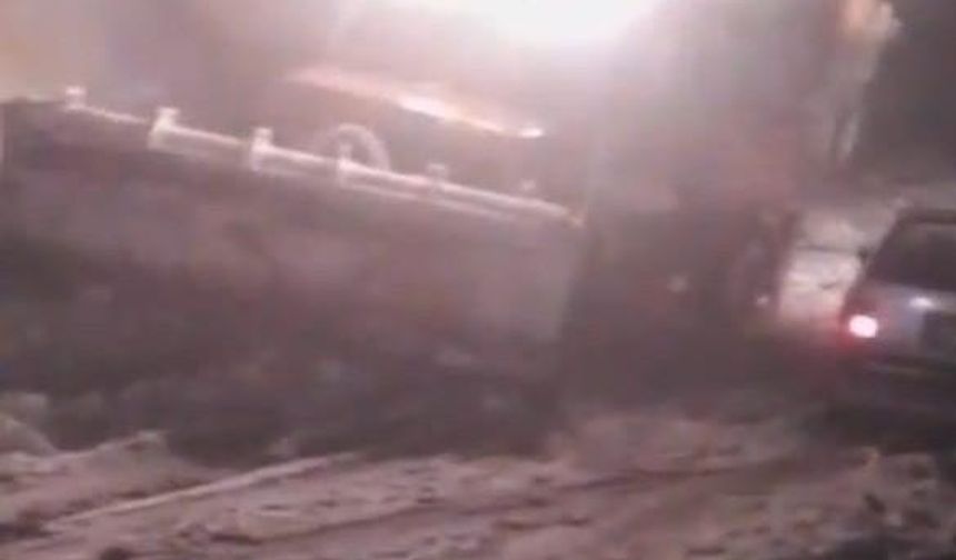 Malatya’da yoğun kar yağışı etkili oldu, çok sayıda araç yolda kaldı