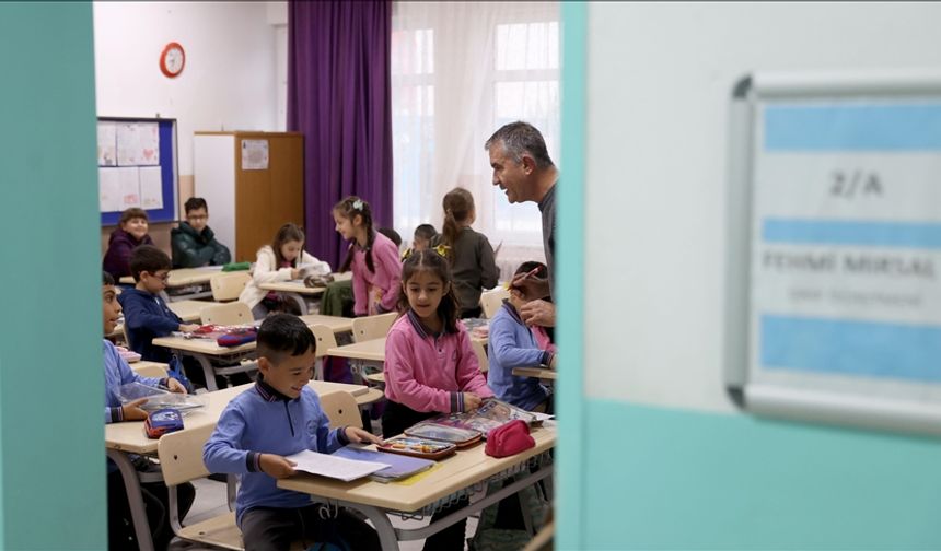 18 Milyon Öğrenci ve 1,2 Milyon Öğretmen İçin Ders Zili Çaldı!