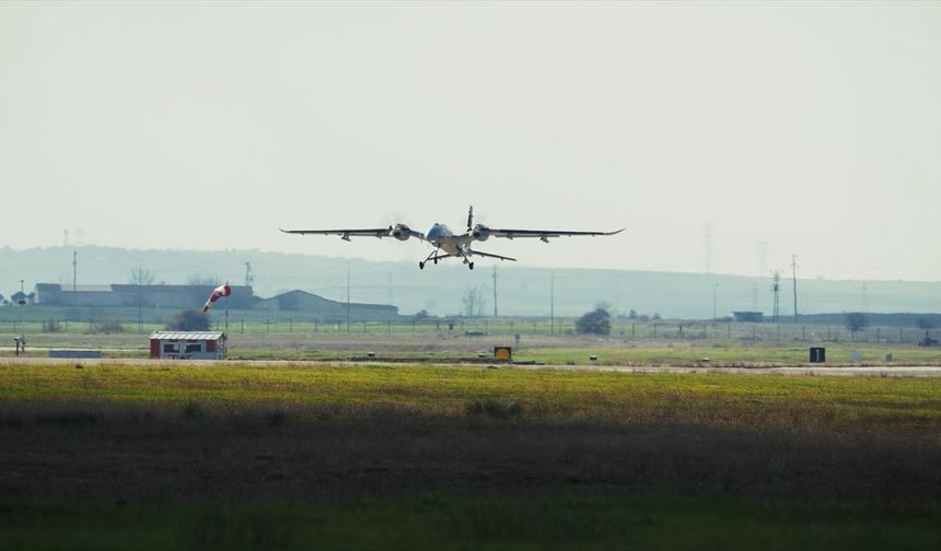 Bayraktar AKINCI'dan fırlatılan TÜBİTAK SAGE'nin milli mühimmatları hedefi tam isabetle vurdu