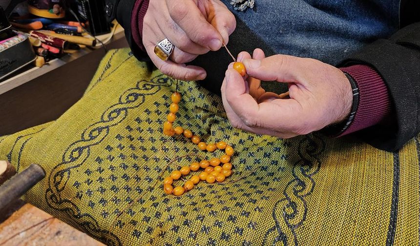 Çıraklıktan devlet sanatçılığına uzanan tespih ustası mesleğine 40 yılını verdi