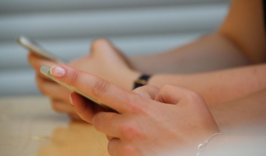 Ekran bağımlılığı çocuk ve gençlerin zihinsel kapasitesini düşürüyor