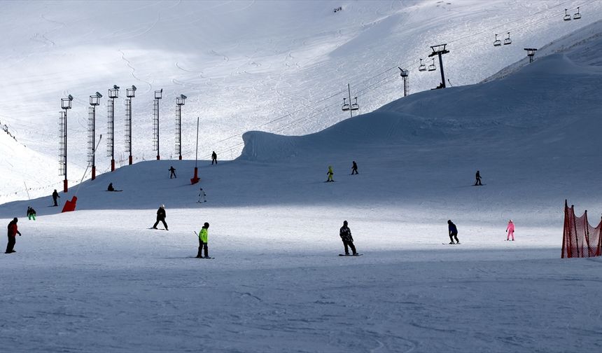 En fazla kar kalınlığı 55 santimetreyle Palandöken'de ölçüldü