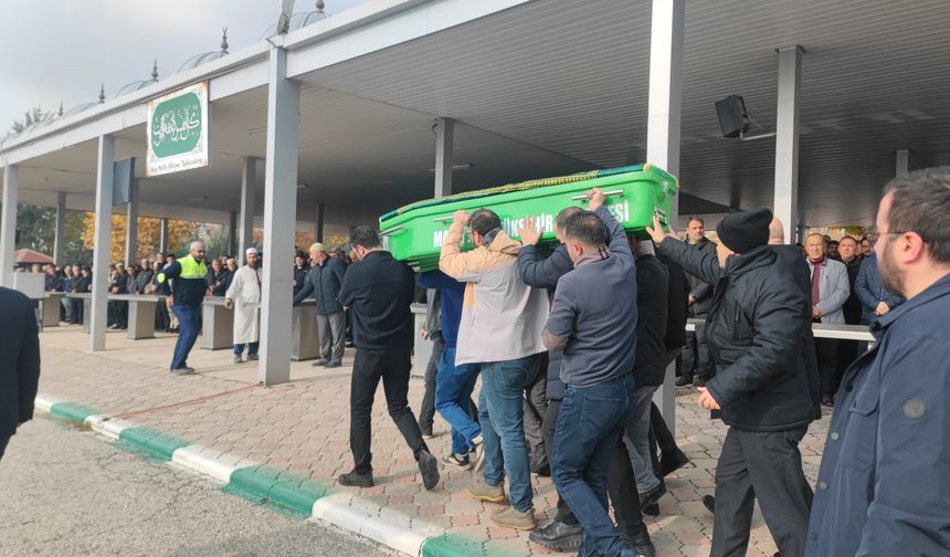 Malatyalı Genç Doktor Gözyaşları Arasında Defnedildi