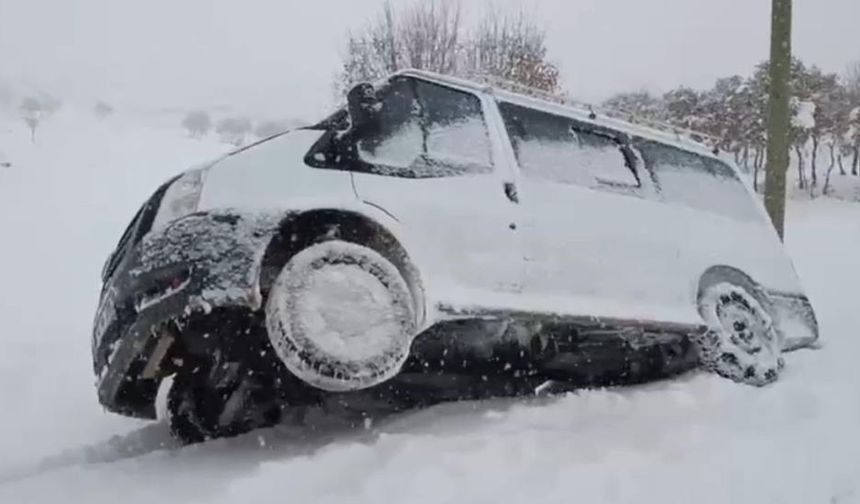 Siirt’te yolda kalan araç ve ambulans kurtarıldı