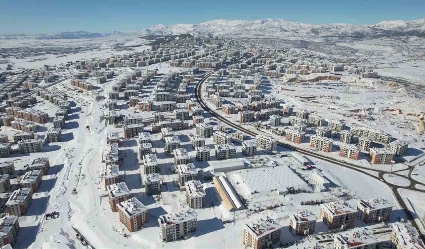 Beyaza bürünen İndere konutları depremzedelere sıcak yuva oldu