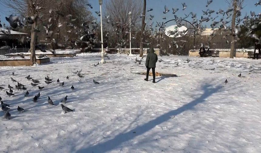 Gaziantep'te vatandaşlar kar ve güneşin tadını çıkardı