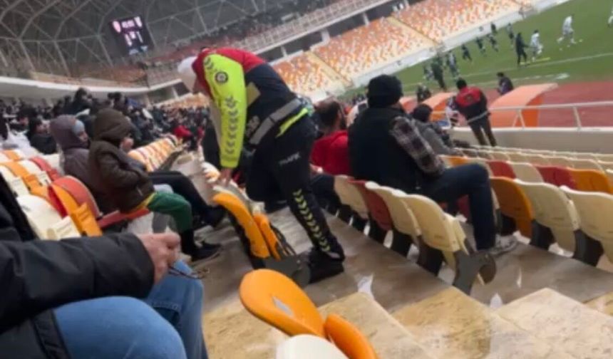 Tribünde Soğuk Havada Yürek Isıtan An