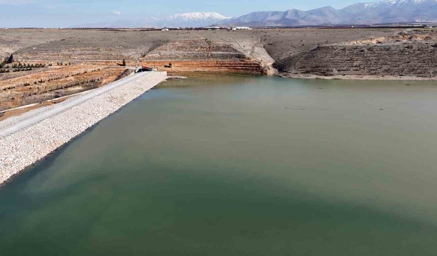 Malatya’da Beklenen Bereket Barajları Doldurdu: Sultansuyu’nda Kapaklar Açıldı!